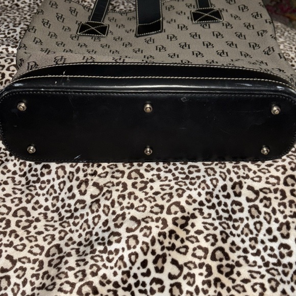 Dooney & Bourke - Picture 16 of 16
